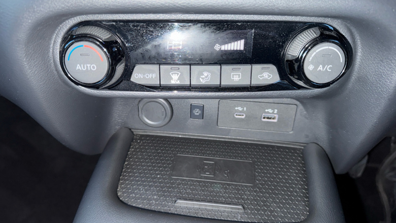 Nissan Juke 1.0 DiG-T N-Connecta 5dr Petrol Hatchback